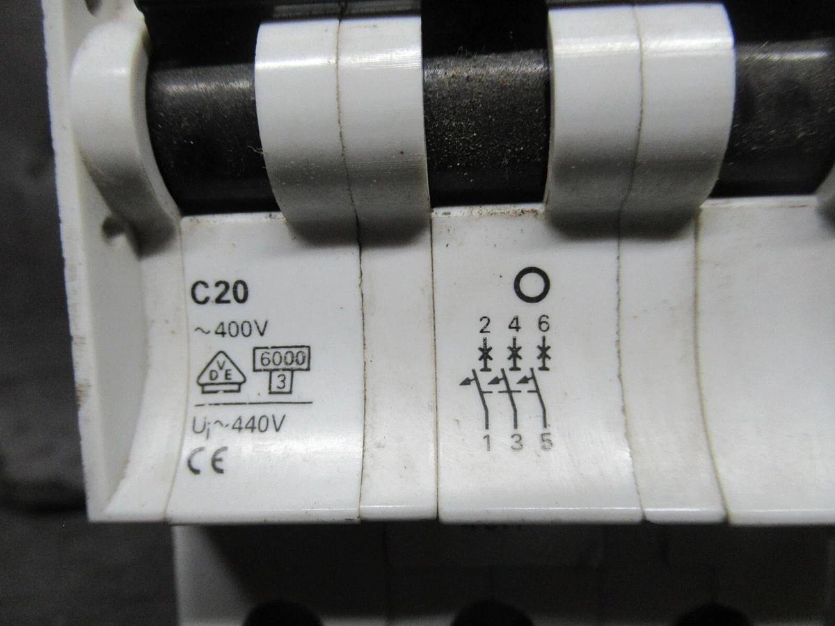 Used SIEMENS CIRCUIT BREAKER 5SX23 C20 20 AMP 480 VAC 3-POLE W/ 5SX9100 AUXILLIARY