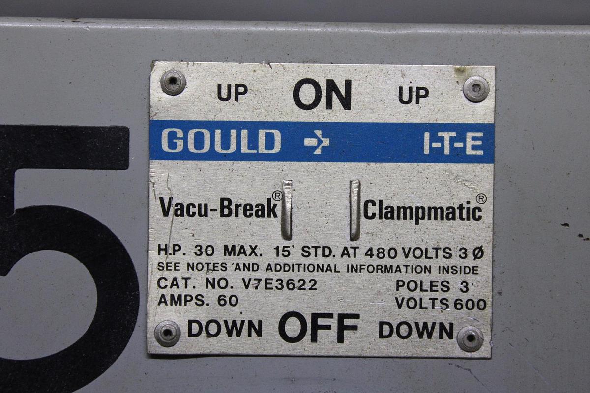 Used ITE TWIN VACU-BREAK FUSIBLE PANELBOARD SWITCH V7E3622 600V 60A
