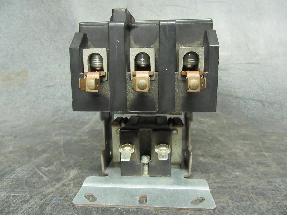 Used FURNAS DEFINITE PURPOSE CONTACTOR 42GE35AF106X591 600V 90A 60HP 3-POLE 3-PHASE
