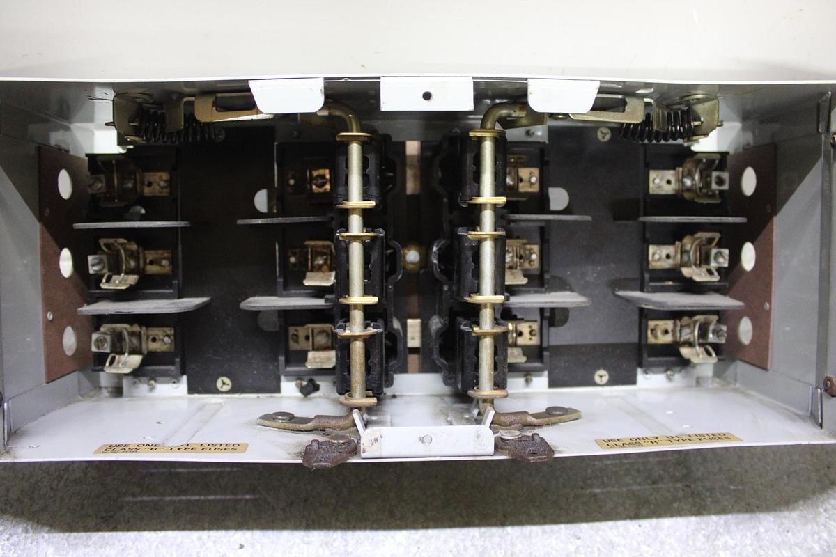 Used ITE TWIN VACU-BREAK FUSIBLE PANELBOARD SWITCH V7E3611 600V 30A