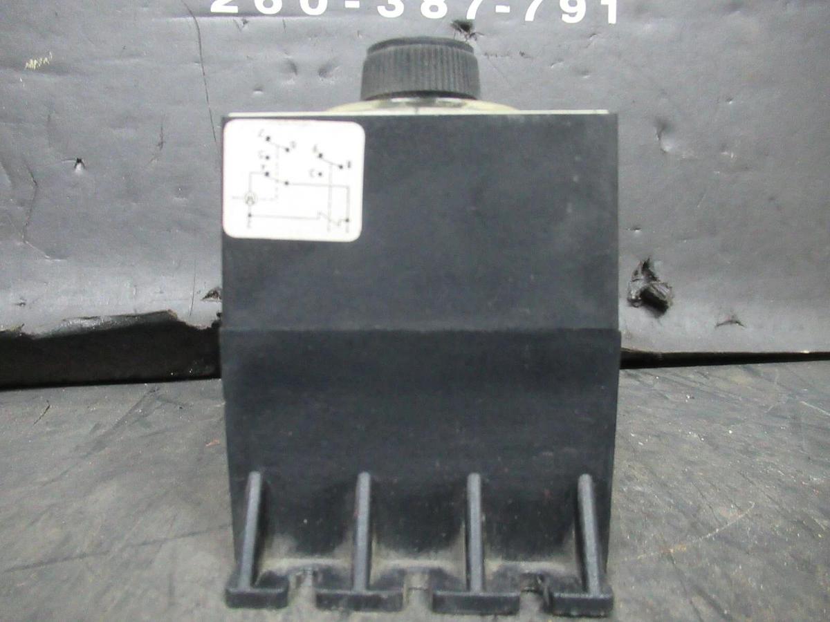 Used EAGLE SIGNAL TIME DELAY RELAY BRE9A6 0-30 MINUTES 120 VAC 10 AMP 1/3 HP