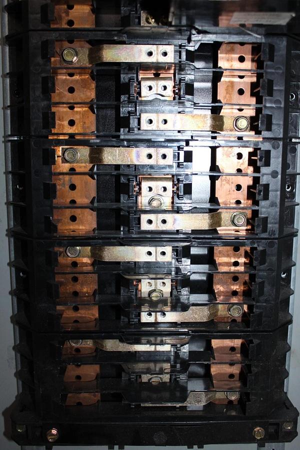 Used GE AB313 A-SERIES II PANELBOARD AEF3241BTX 100 AMP 3-PHASE 208Y/120V 3R ENCL.