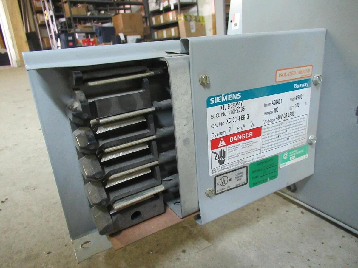 Used SIEMENS 100 AMP 240 V XJ-L BUSWAY TAPBOX W/ VACU-BREAK SWITCH V2E3203 4W XC1004G
