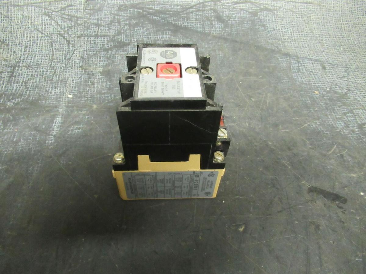 Used ALLEN BRADLEY TYPE P AC RELAY 700-P200A1 600 VAC 10 AMP **WARRANTY INCLUDED**