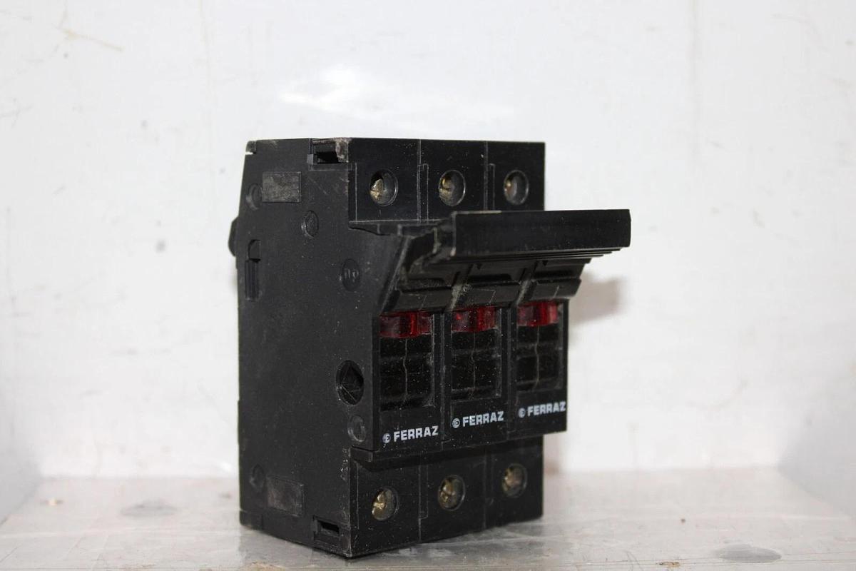 Used FERRAZ FUSE HOLDER ST-10 M-81-224 600 VOLT 30 AMP 3-POLE **WARRANTY INCLUDED**