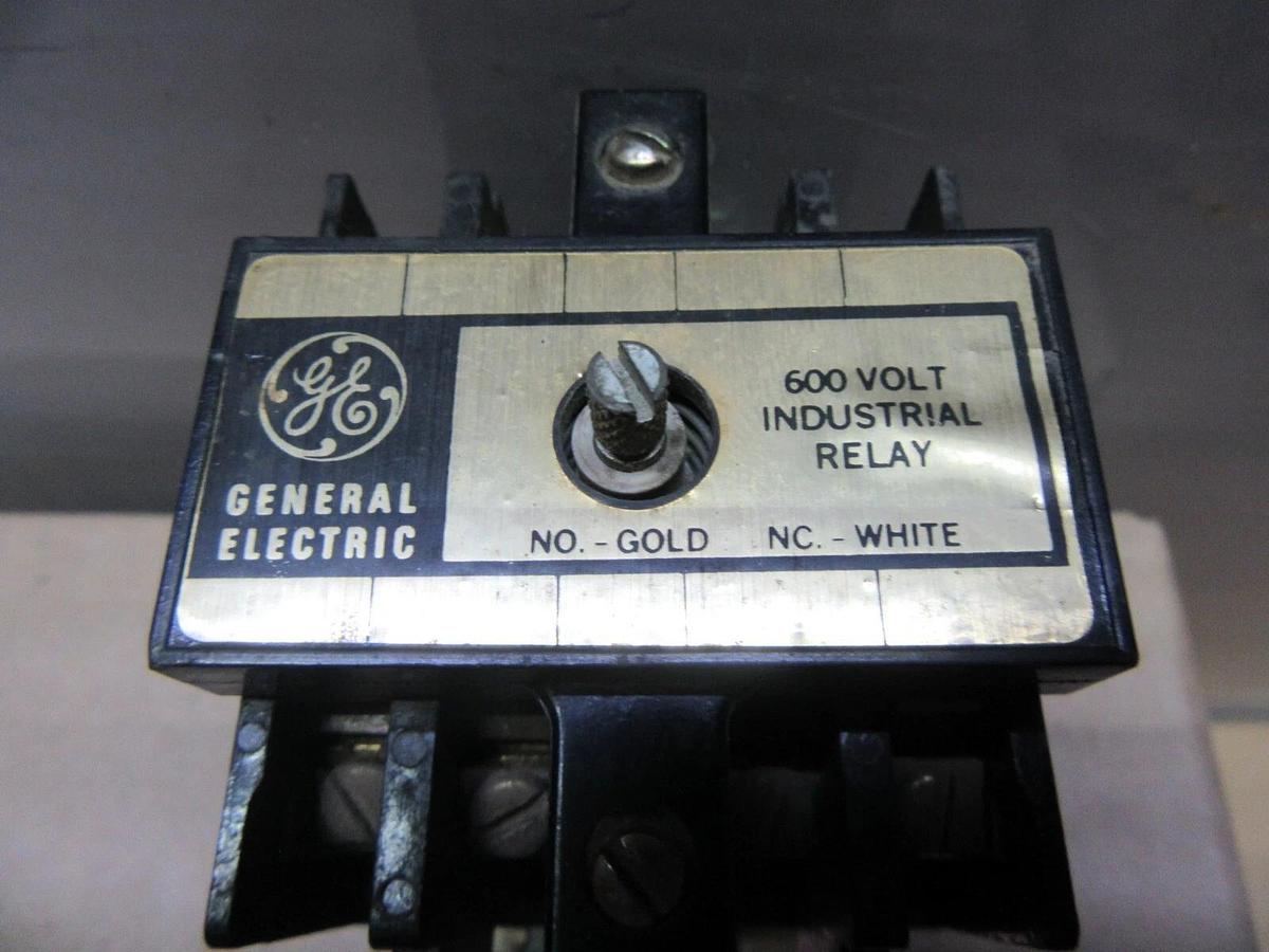 Used GENERAL ELECTRIC INDUSTRIAL RELAY CR120B-D040 600 VOLT COIL: 110/120 VOLT