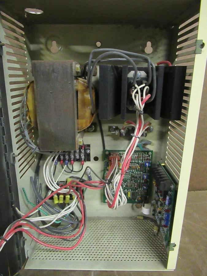 Used 24 VDC KOHLER BATTERY CHARGER 10 AMPS 120 / 240 V SINGLE PH A-326767 50 - 200 AH