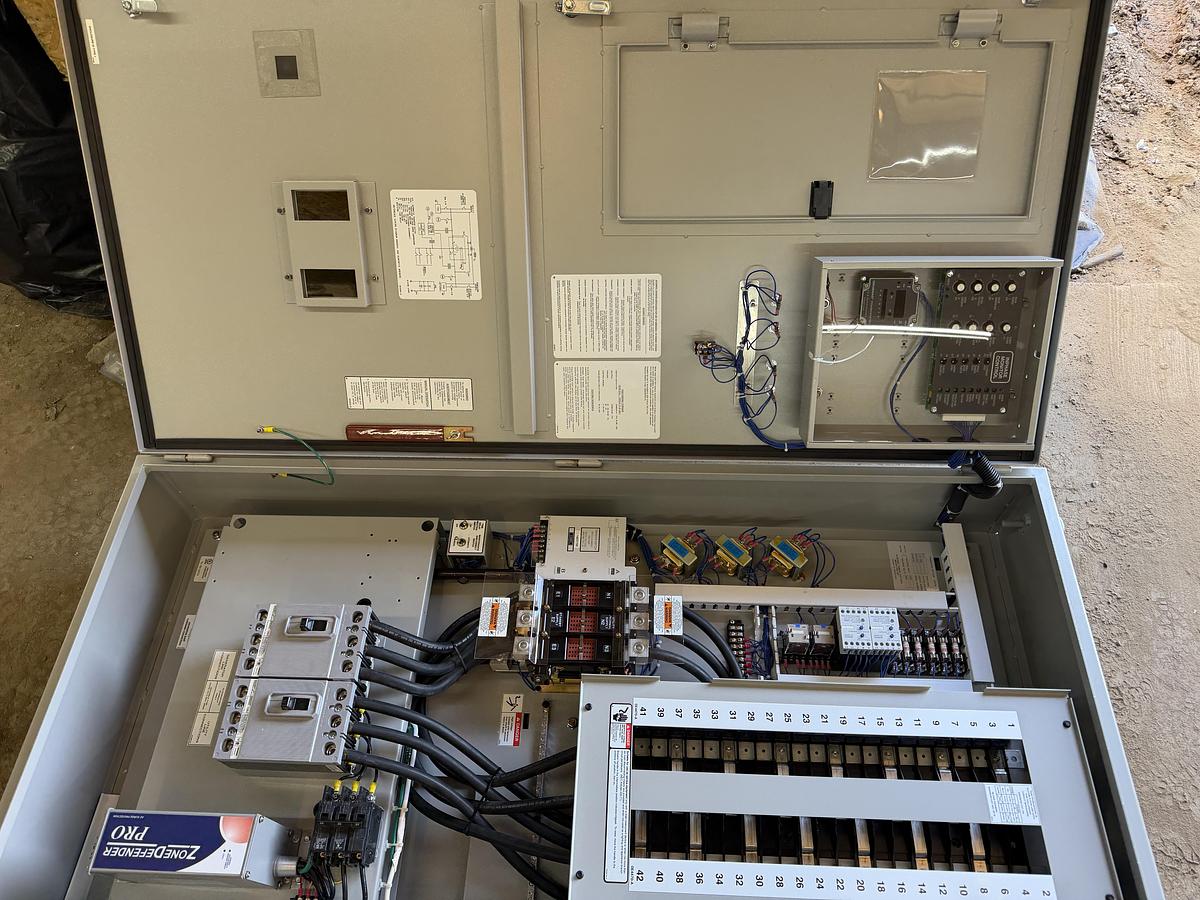 NEW GENERAC automatic transfer switch TTS ILC-200 120/240 VOLT 200 AMP NEMA 3R SERVICE RATED