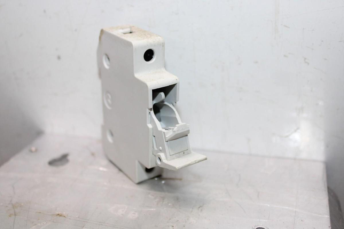 Used FERRAZ SHAWMUT ULTRASAFE FUSE HOLDER USCC1 B213441 1-POLE 600 VOLT 30 AMP
