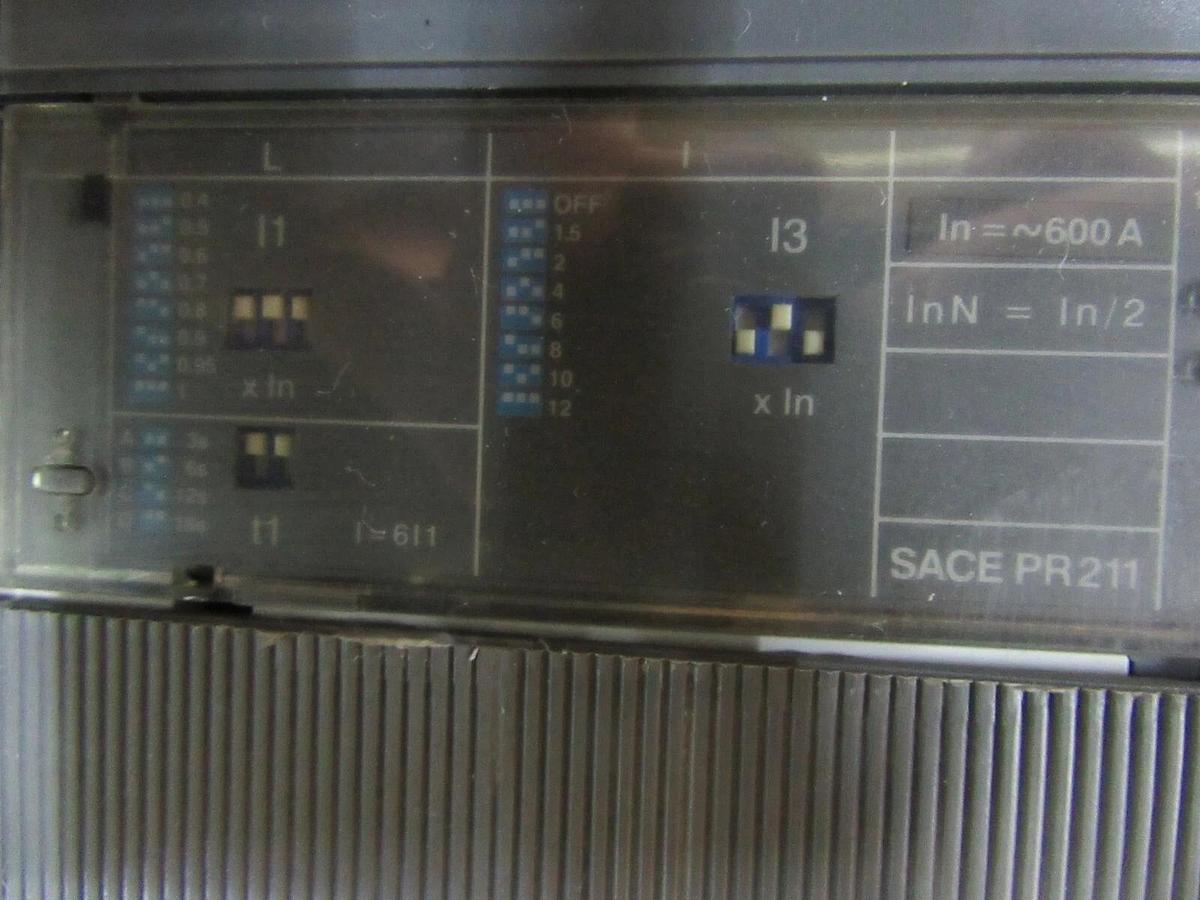 Used ABB VARIABLE SPEED DRIVE ACH550-UH-316A-4 3-PHASE 480 VAC 316 AMP