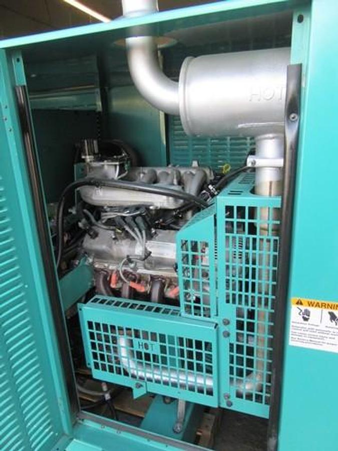 Used 35 KW GENERATOR NATURAL GAS LP PROPANE CUMMINS ONAN 120/240 VOLT 1 PH 332 HRS