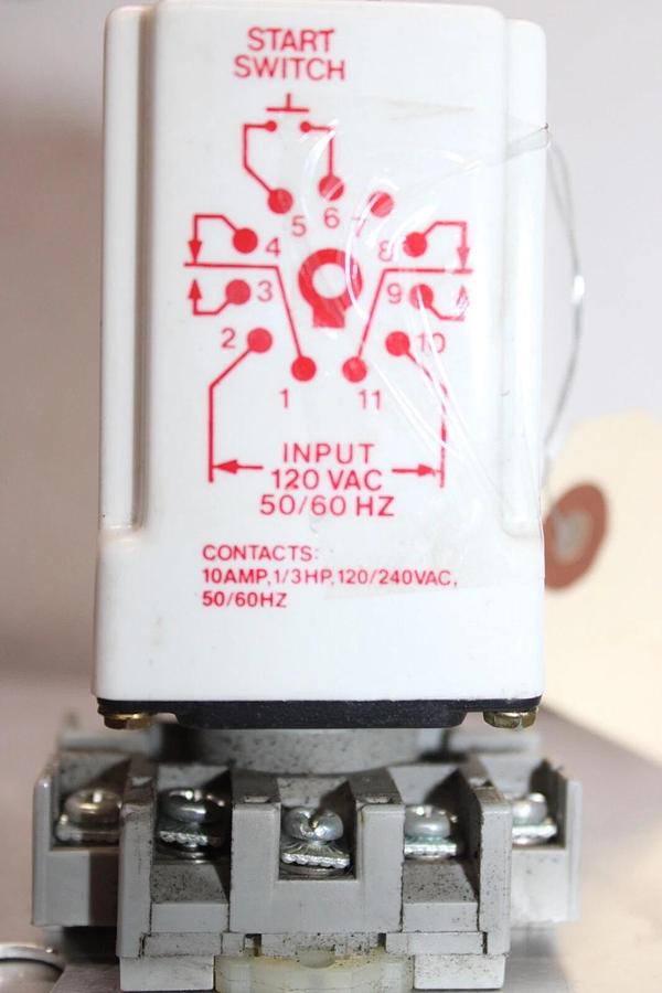 Used DAYTON TIME DELAY RELAY 6A855 0.05 SEC TO 999 MIN 120/240 VAC 10 AMP 1/3 HP