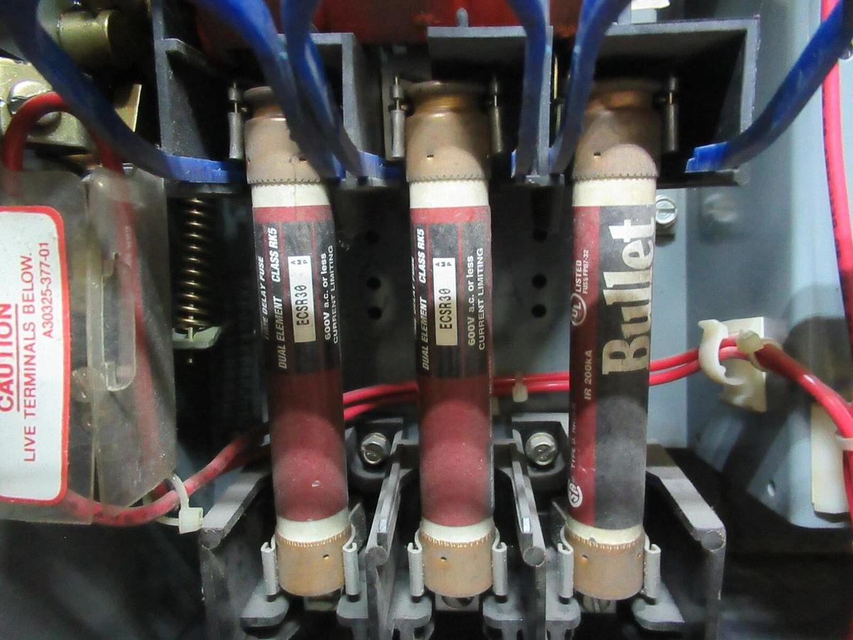 Used SQUARE D MCC MOTOR CONTROL STARTER 12" MODEL 5 W/ 8536SCO3 STARTER NEMA 1 30 AMP