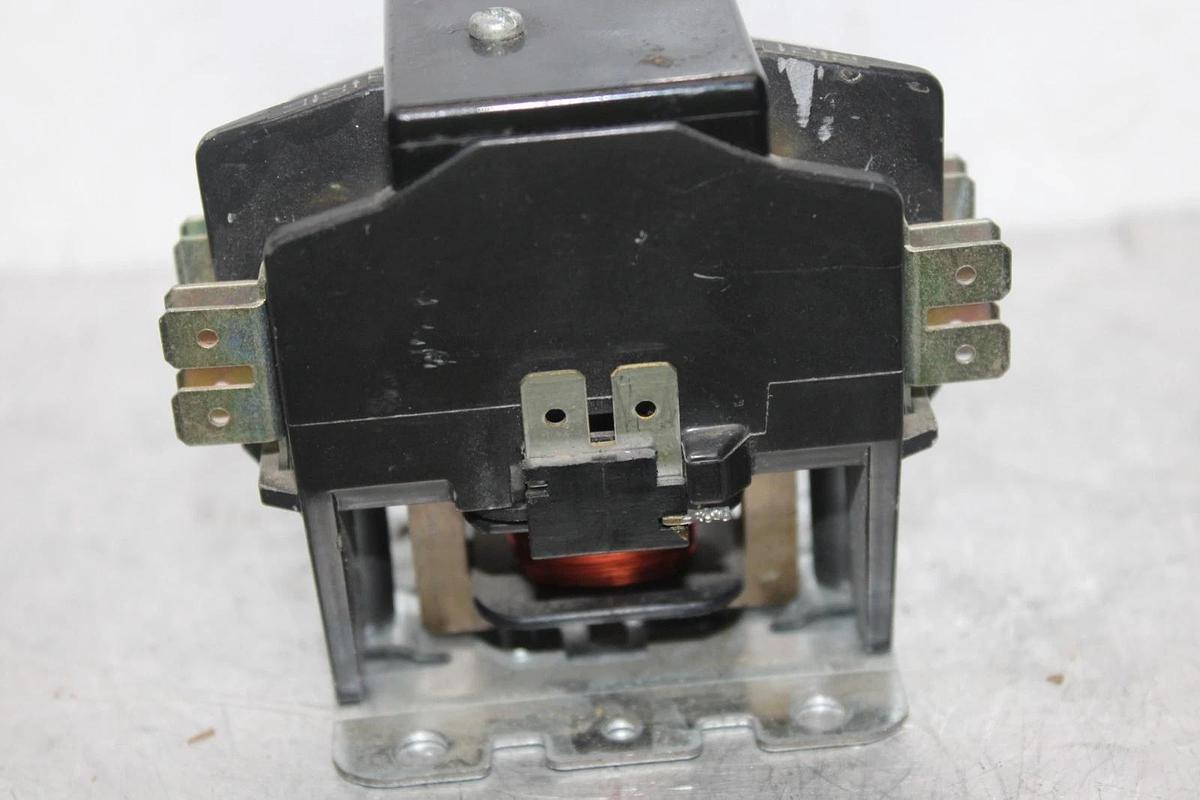Used FURNAS CONTACTOR 42CG20AJB669R E-011A 600 VAC 20 AMP 2-POLE COIL: 24 VOLT