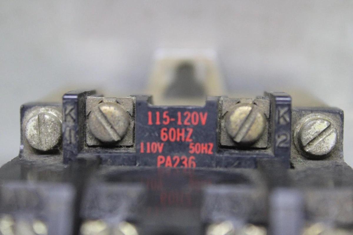 Used ALLEN BRADLEY DIRECT DRIVE RELAY 700-P200A1 600 VAC 10 AMP COIL: 120V