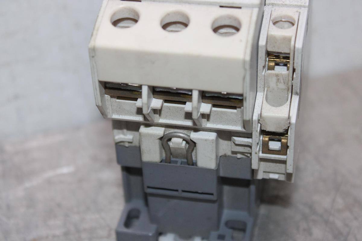 Used JOHNSON CONTROLS VFD POWER SUPPLY BOARD VFD66KCB-1D X1317-0392-020