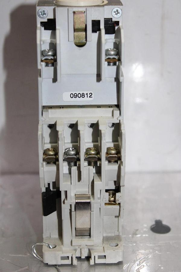 Used CUTLER HAMMER CONTACTOR D15CR31 10 AMP 600 VAC W/ C320TP2 TIME DELAY RELAY