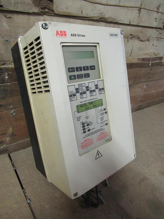 Used ABB VARIABLE SPEED DRIVE 208-240VAC 3PHASE 21.8A 7.5HP ACH501-007-2-09P2