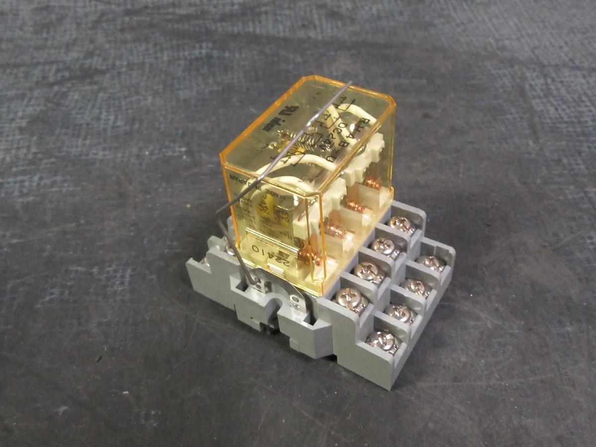Used LOT OF 3 IDEC RELAY 22410 SH4B-05 10 AMP WITH BASE RH4B-U # 22410 24VDC