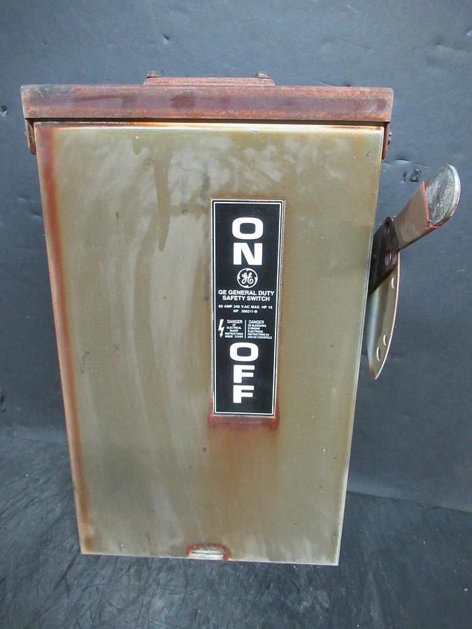 Used GE ENCLOSED INDOOR SAFETY SWITCH TGN3322R MODEL: 8 60 AMP 240 VAC 3R ENCLOSURE