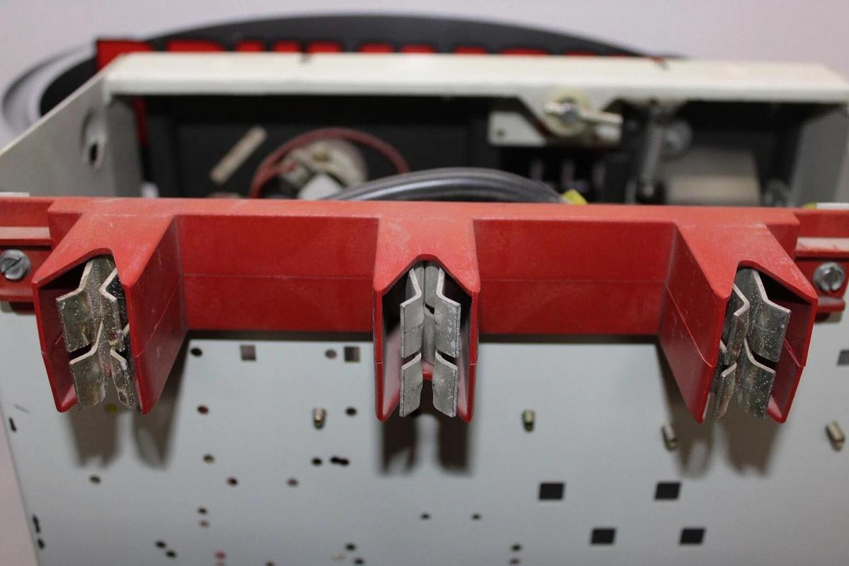 Used CUTLER HAMMER MCC STARTER BUCKET 2100 FREEDOM 24" CL75250-6 100 AMP SIZE 3