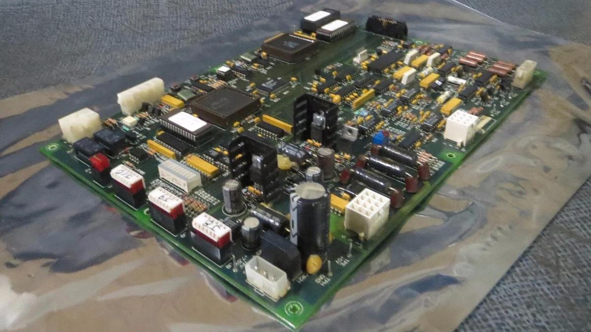 Used YORK LOGIC CONTROL CIRCUIT BOARD MODEL/REVISION: 031-01433-000 REV H