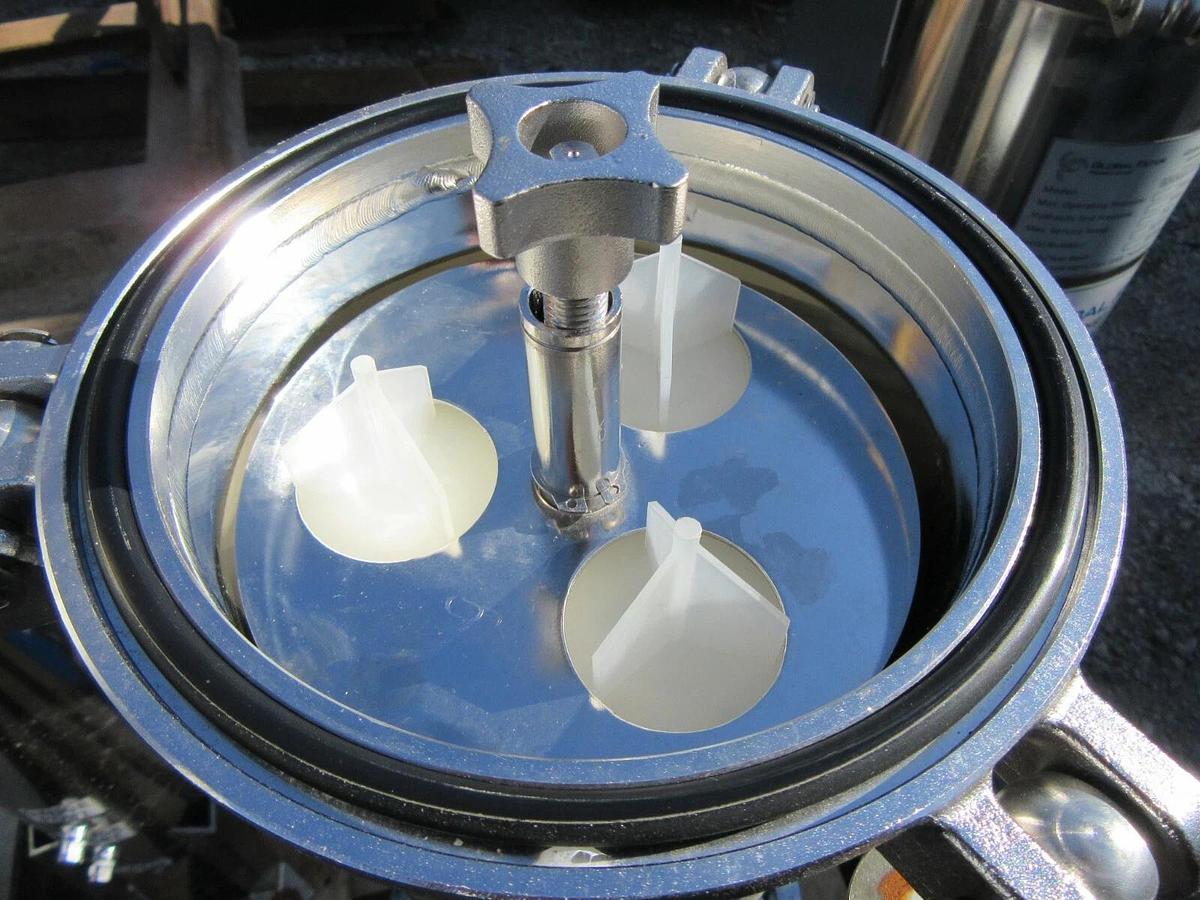 (1) 316 STAINLESS STEEL GLOBAL FILTER MULTI CARTRIDGE VESSEL GTCH3 1-1/2" FNPT