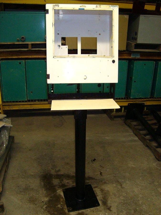 Used OPERATOR INTERFACE ENCLOSURE 4 FT FLAT PANEL STYLE INDUSTRIAL COMPUTER STAND