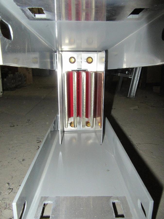 Used 1600 AMP CUTLER HAMMER POW-R-WAY III BUSWAY BUSDUCT 44 INCH STRAIGHT 480 277 4W