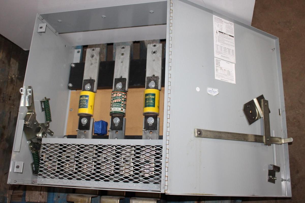 Used SIEMENS VACU-BREAK PANELBOARD DISCONNECT SWITCH VF357BL 800 AMP 600 VAC 3-PHASE