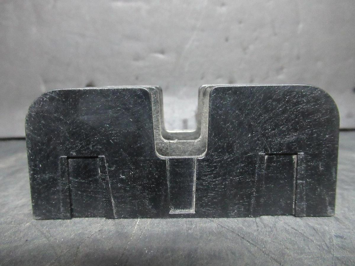 Used GOULD SHAWMUT TWO POLE FUSE BLOCK 3032-S 600 VOLT 30 AMP CLASS CC FUSES