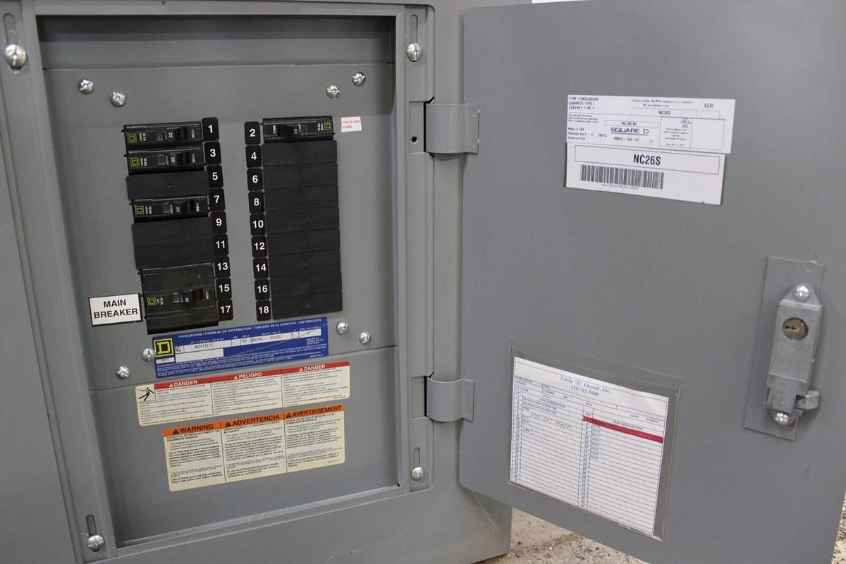 Used SQUARE D NQ SERVICE PANELBOARD MH26 NC26S 100A 240 VAC 3-PHASE