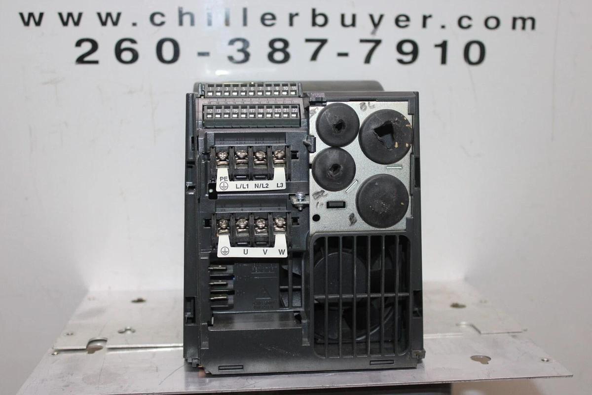 Used SIEMENS MICROMASTER VECTOR DRIVE 6SE3215-2CB40 240V 5.5 AMP 1.5 HP