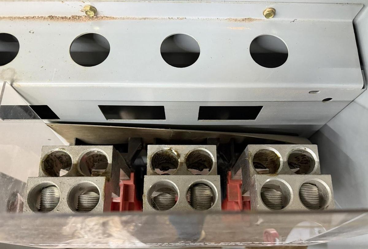 Used EATON HEAVY DUTY SAFETY SWITCH DISCONNECT DH327NRK 800 AMP 240 VAC NEMA 3R