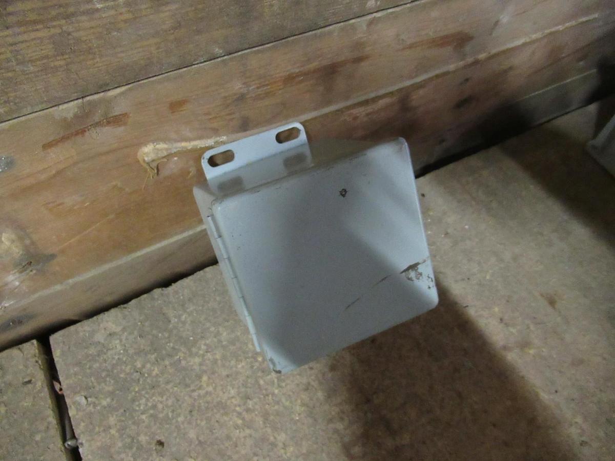 Used ELECTROMATE ENCLOSURE TYPE 12,13 E-404CH 4" x 4" x 3" **WARRANTY INCLUDED**