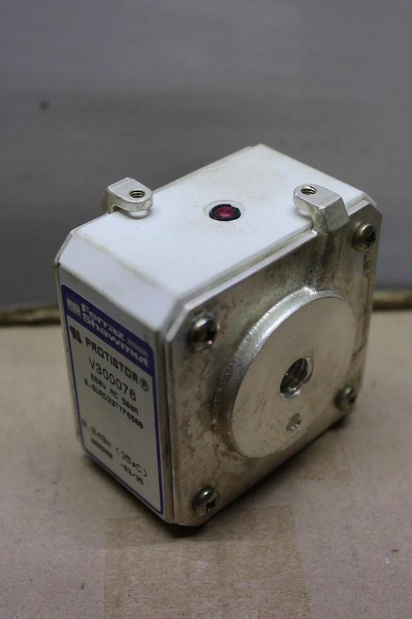 Used FERRAZ SHAWMUT PROTISTOR FUSE V300076 660 VAC 500 AMP **WARRANTY INCLUDED**
