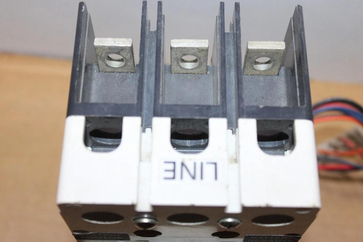 Used EATON DC CIRCUIT BREAKER HJDDC3250F 250 AMP 3-POLE 600 VDC W/ 225 AMP TRIP