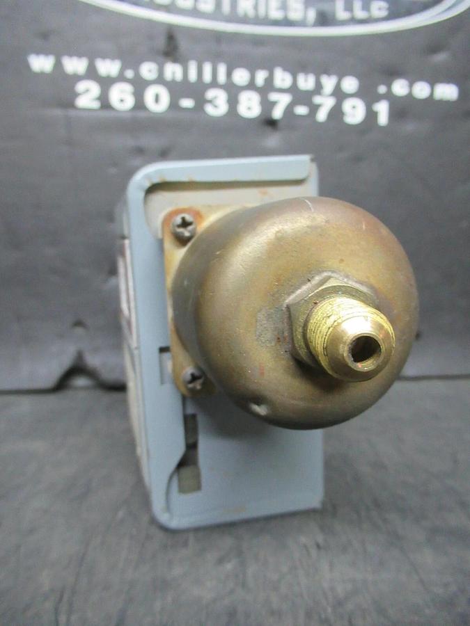 Used PENN DIFFERENTIAL PRESSURE CONTROL HK06CA401 / 274BP10 230 VAC 13.9 AMP