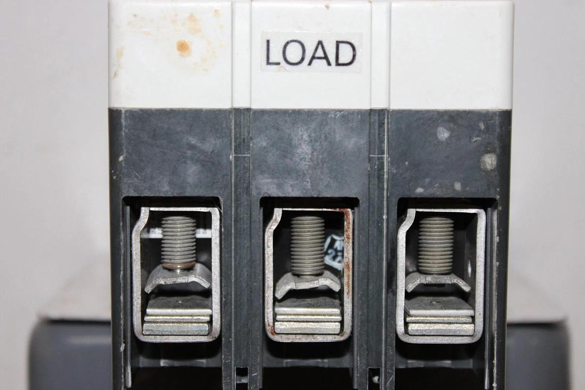 Used CUTLER HAMMER CIRCUIT BREAKER JDB3250C 250 AMP 600 VAC 3-POLE ADJUSTABLE TRIP