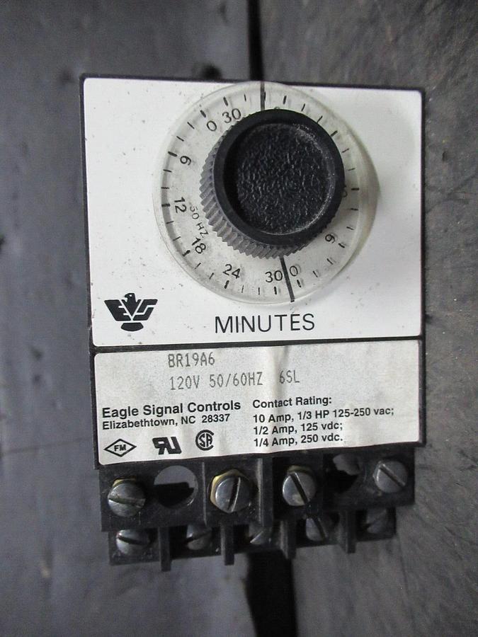 Used EAGLE SIGNAL TIME DELAY RELAY BRE9A6 0-30 MINUTES 120 VAC 10 AMP 1/3 HP