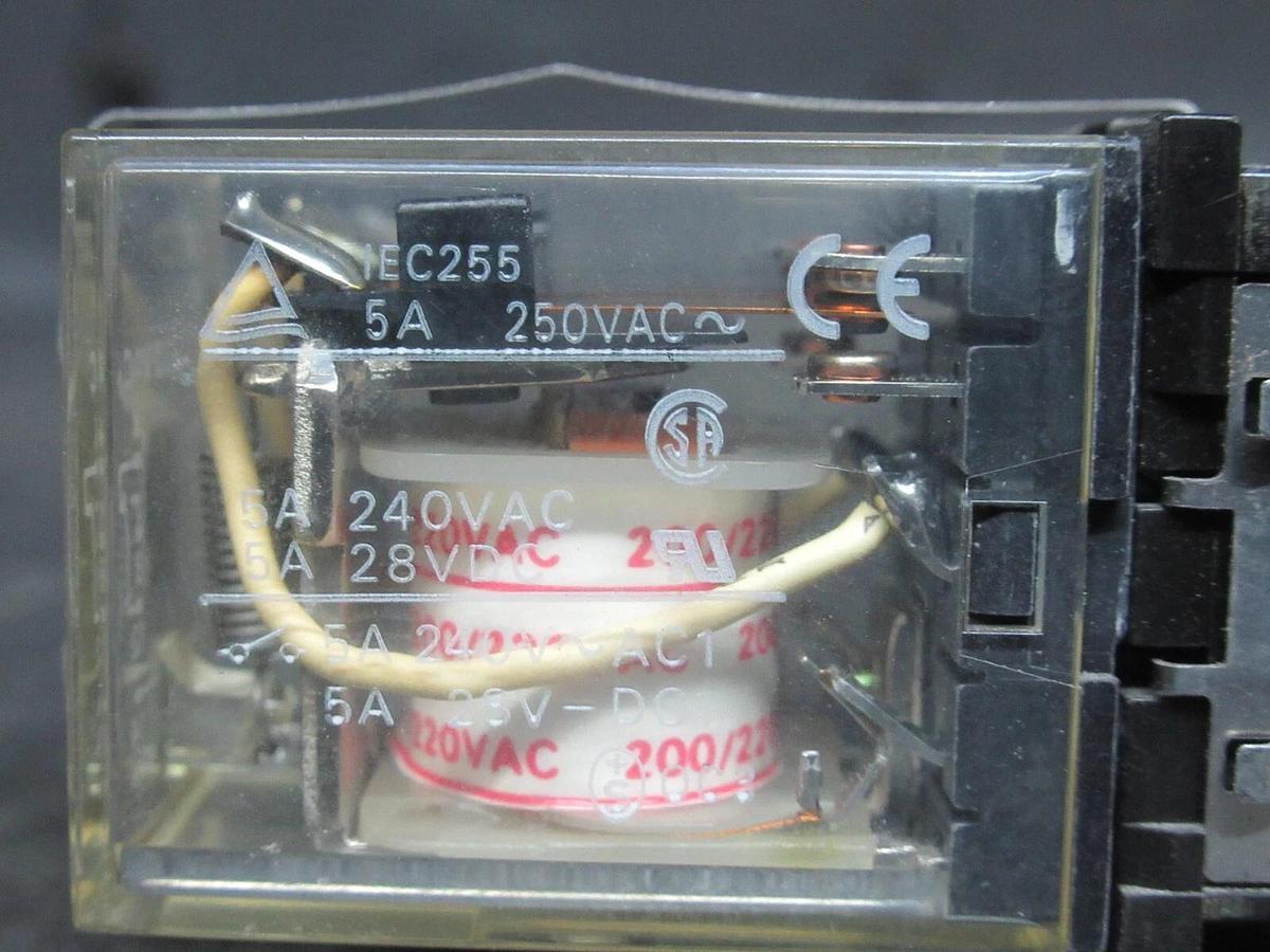 Used LOT OF 2 OMRON RELAYS MY2 200/220 240 VAC / 28 VDC 5 AMP **WARRANTY**