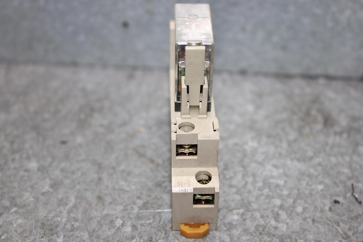 Used LOT OF 3 OMRON RELAYS G2R-2-SN 24 VDC 5 AMP W/ BASE