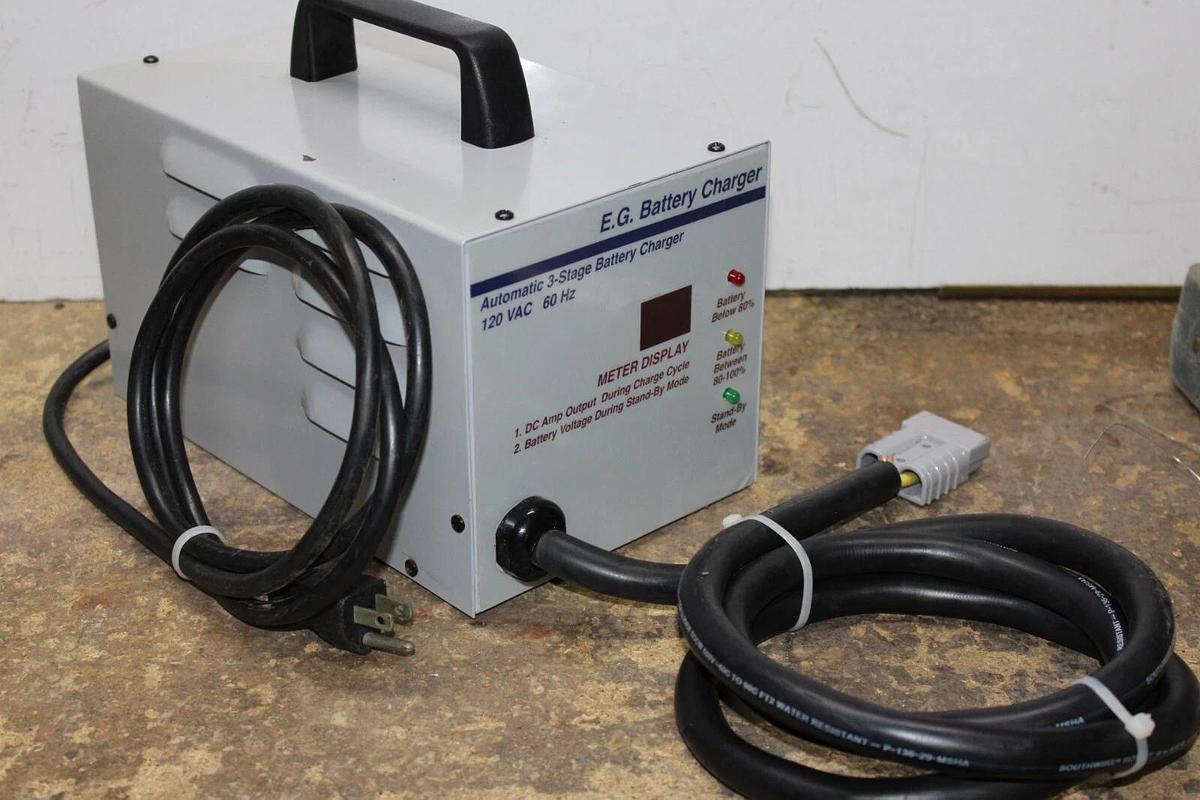 Used E.G. AUTOMATIC 3-STAGE BATTERY CHARGE 120 VAC 8 AMP 60 HZ FCE-32-25 *WARRANTY*