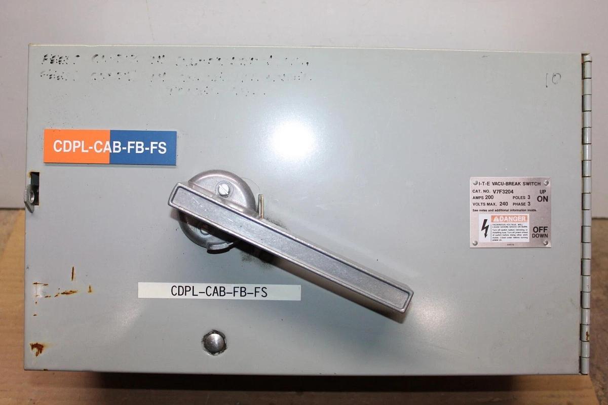 Used ITE FUSIBLE PANELBOARD DISCONNECT V7F3204 200 AMP 240 VOLT 3-PHASE 3-POLE