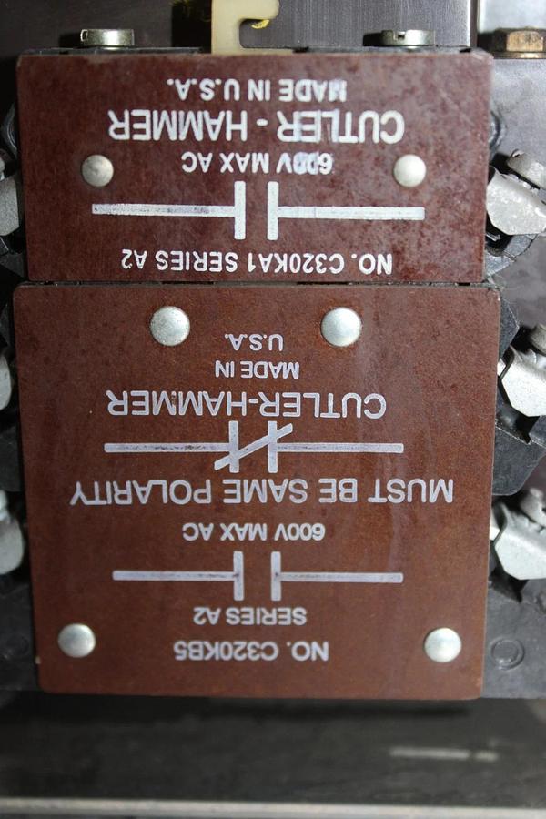 Used CUTLER-HAMMER CONTACTOR C10EN3 NEMA SIZE 3 90 AMP 600 VAC 3-POLE COIL: 120 V