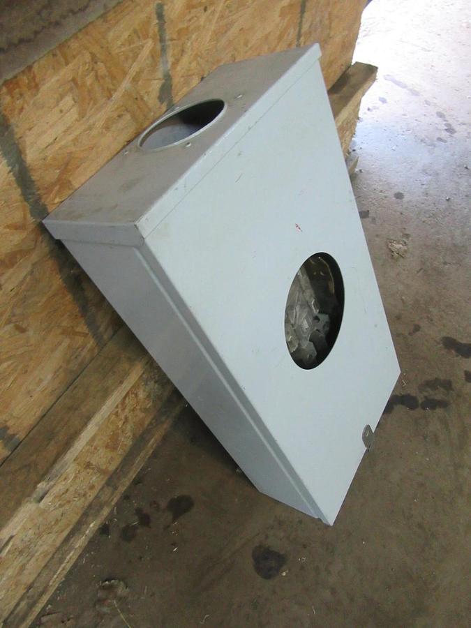 Used LANDIS & GYR 320 / 400 AMP 5 JAW METER SOCKET CAT# 42745-8 TYPE: HQ-5D 1 OR 3 PH