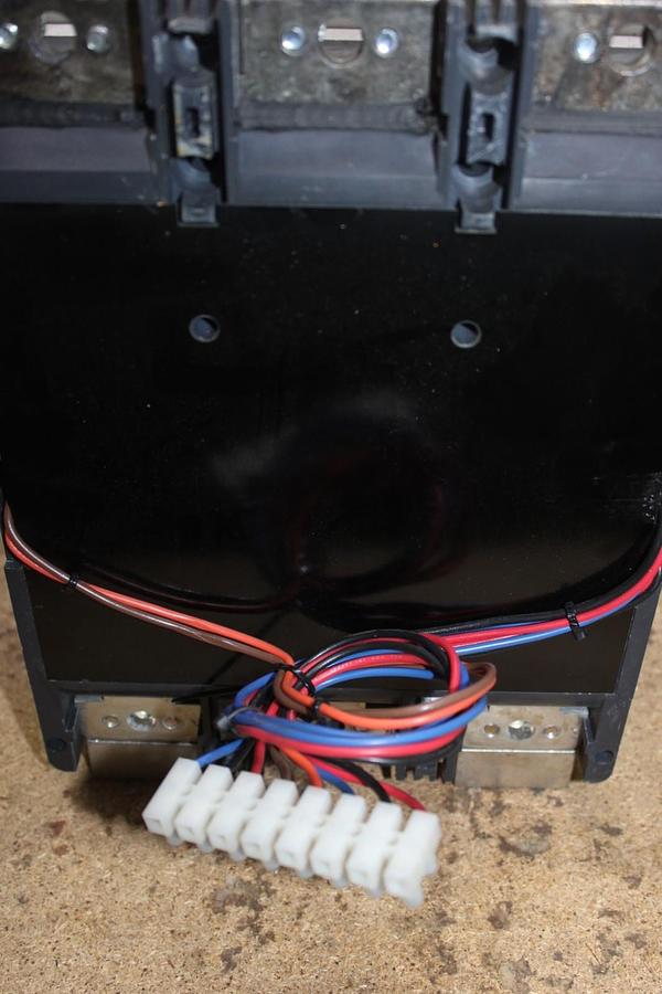 Used CUTLER-HAMMER DC CIRCUIT BREAKER HLDDC3600F 600 AMP 600 VDC W/ PLUG