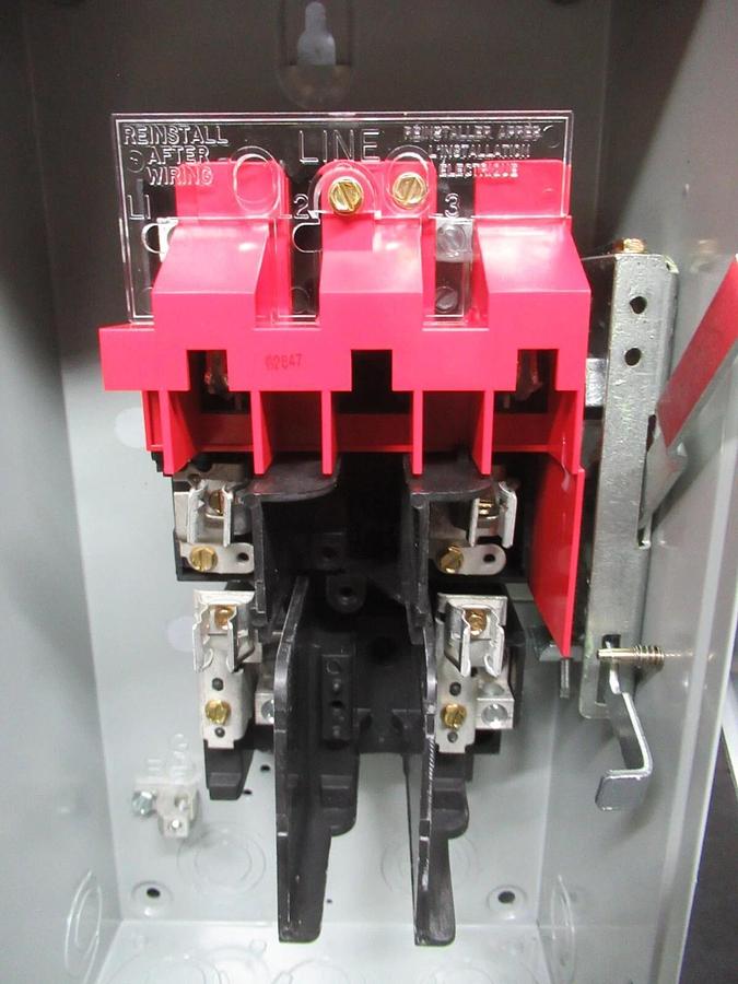 NEW IN BOX EATON HEAVY DUTY SAFETY SWITCH DH221FRK 30 AMP 240 VAC 2-POLE