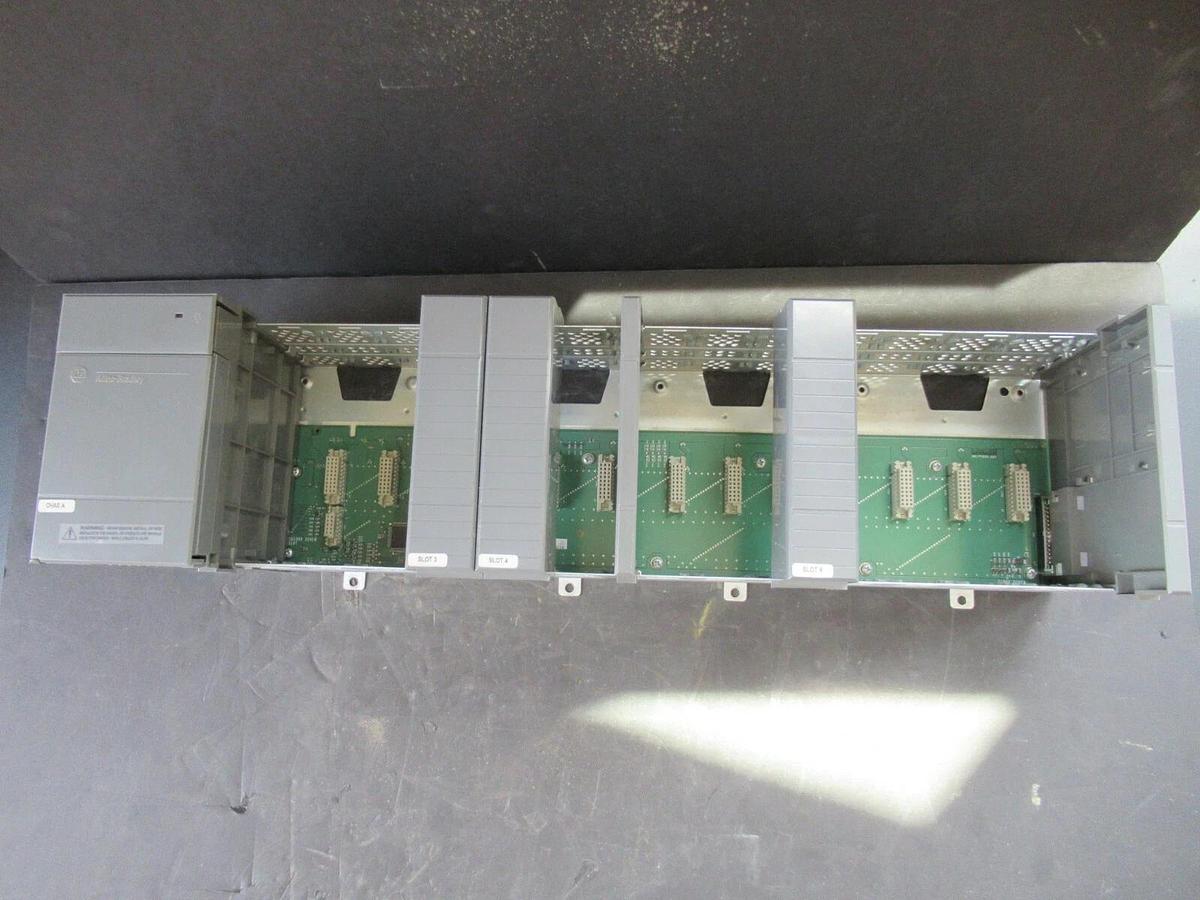 Used ALLEN BRADLEY PLC CHASIS 13 SLOT 1746-A13 W/ SLC500 POWER SUPPLY 1746-P2 REV B