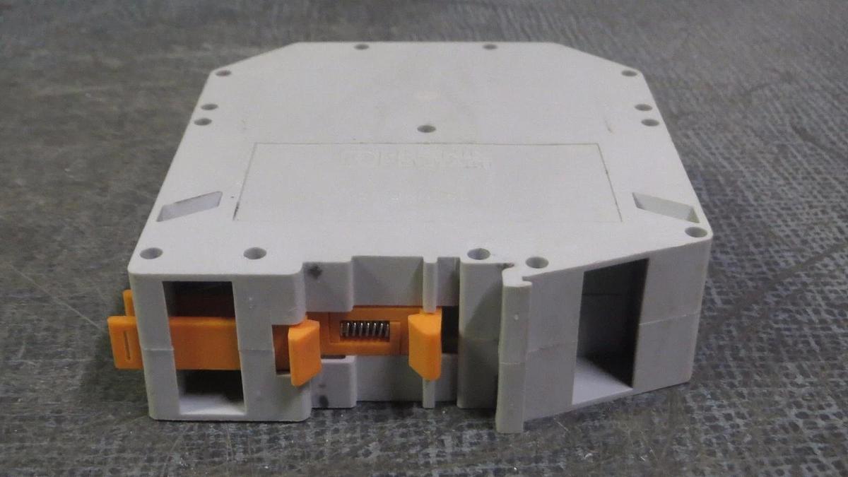 Used PHOENIX CONTACT TERMINAL BLOCK 1000V // 275 AMP 600V MODEL: UKH150